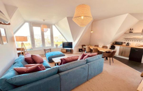 Pentire Point - Coastal Penthouse, Beaches, River & Restaurants All Within Short Walk